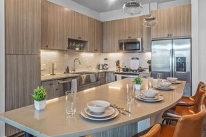 Fridge, microwave, oven, stovetop - Luxurious New Unit|2Bd2Ba|Pool, Golf Sim (Austin)