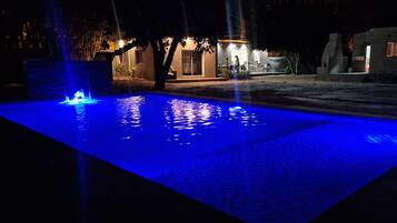 Kolam renang outdoor