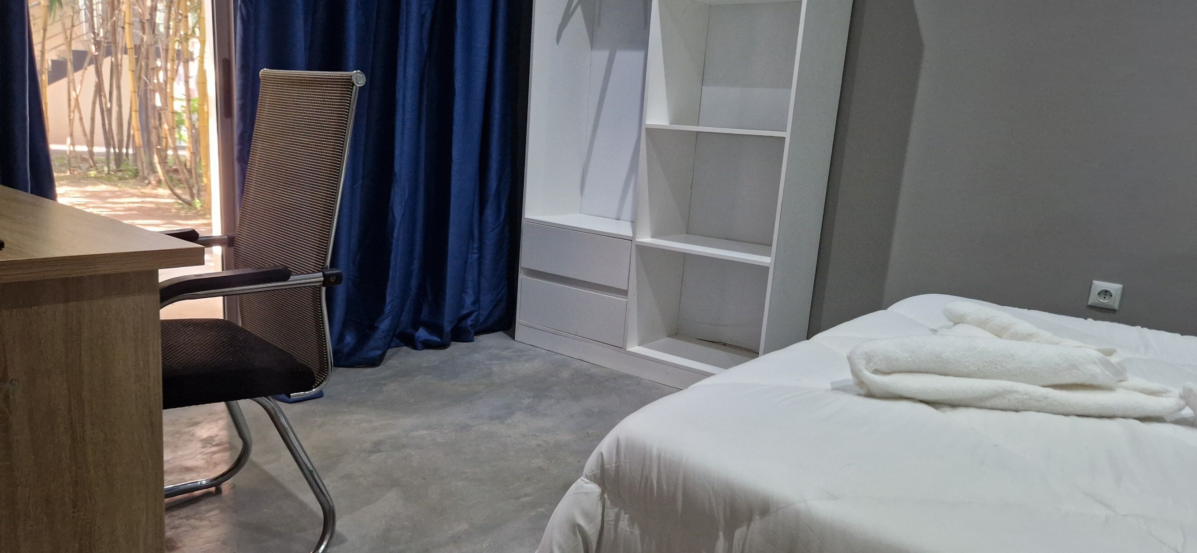 Suite estándar, vistas al jardín | Escritorio, wifi gratis, ropa de cama