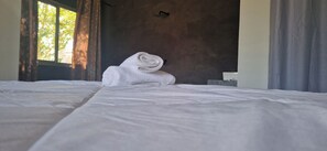 Habitació Deluxe, balcó, vistes al pati | Escriptori, wifi gratuïta i roba de llit 
