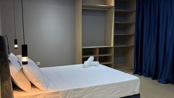 Design kamer | Een bureau, gratis wifi, beddengoed