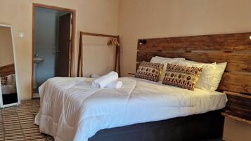 Classic Room, Courtyard View | Free WiFi, bed sheets