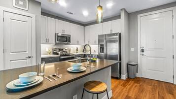 Coffee/tea maker, fridge, microwave, oven