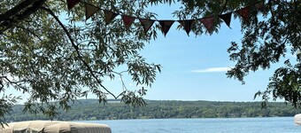 Year-Round Fun at our Like-New Lakeside Retreat!
