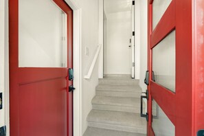 Interior - 1BDR Lux Queen Anne | Sleeps 4 (Seattle)