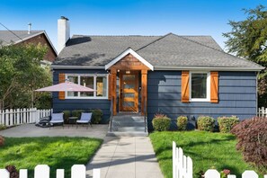 Exterior - 1BDR Lux Queen Anne | Sleeps 4 (Seattle)