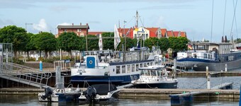 AP 6 Zimmer mit Kingsize-bett und Seeblick