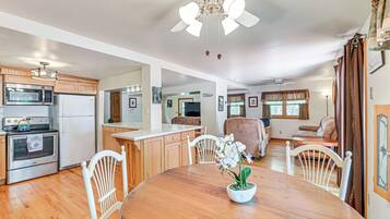 House (3 Bedrooms) | Interior