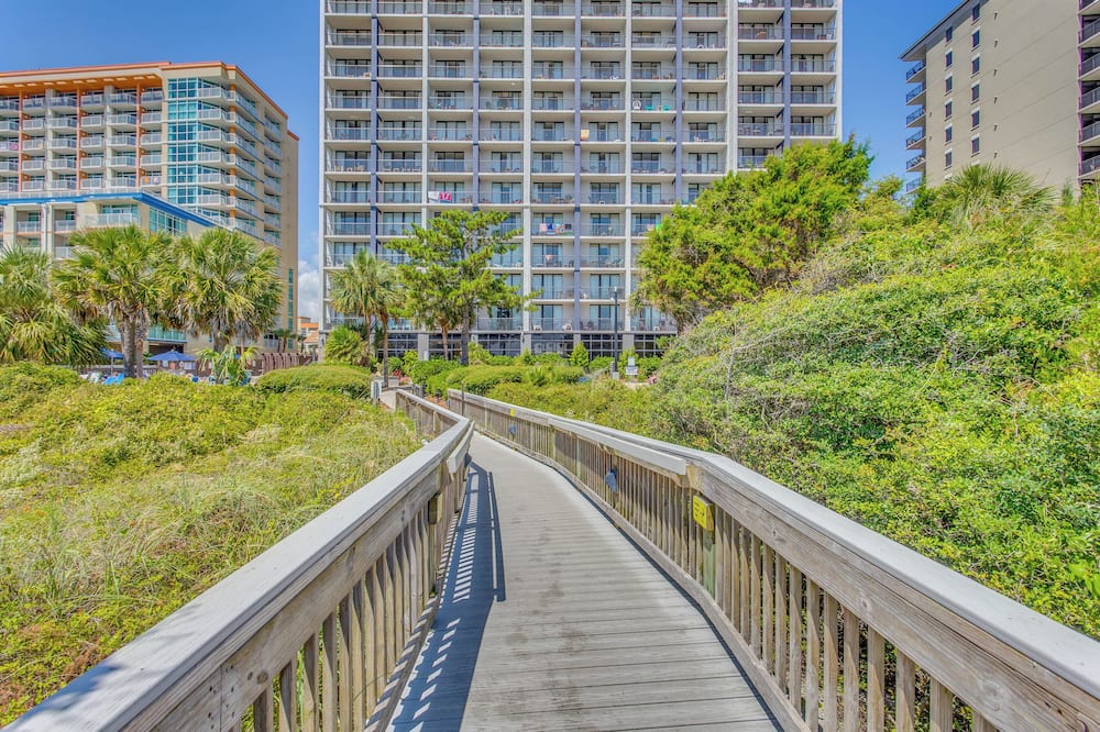 Ocean Access & Resort Perks: Myrtle Beach Condo - Briarcliffe Acres, SC