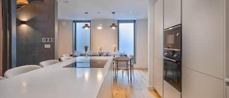 Apartment, Smoking | 4 bedrooms, Internet