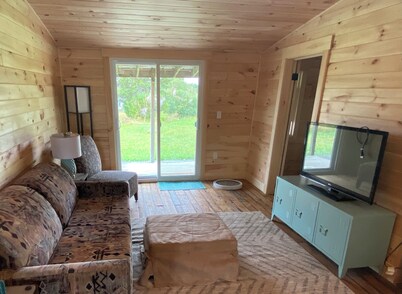 Moonage Daydream - private waterfront cottage in the country