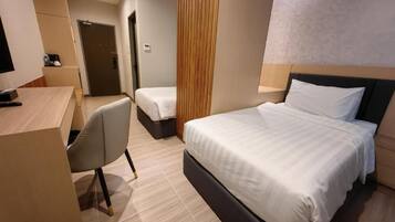 Deluxe Twin Room, Non Smoking | In-room safe, desk, laptop workspace, blackout drapes