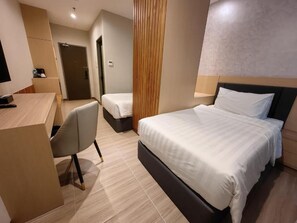 Deluxe Twin Room, Non Smoking | In-room safe, desk, laptop workspace, blackout drapes - Forum Hotel Penang (George Town)