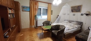 2 dormitorios, tabla de planchar con plancha, wifi y ropa de cama