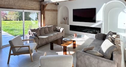 La Villa Saint-Léger - 5 Bedrooms - Swimming pool - garden