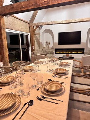Dining - La Villa Saint-Léger - 5 Bedrooms - Swimming pool - garden (La Lande-Saint-Léger)