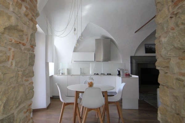 archi in pietra a vista riemersi durante i lavori, tornano oggi a vivere.