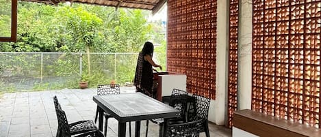 Outdoor dining