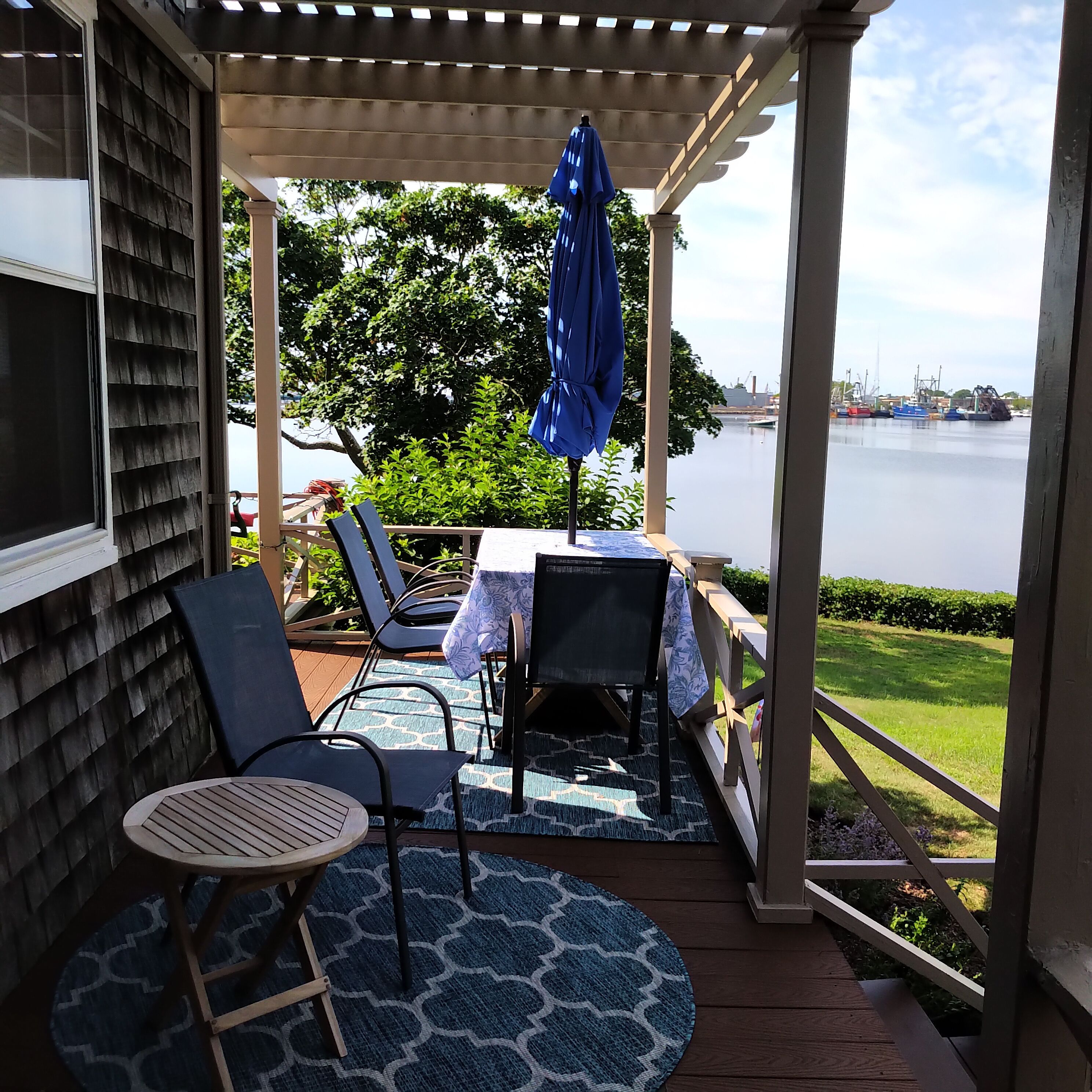 Quiet 2/1 apt, own entrance in Fairhaven, MA, small dogs ok, WiFi, Full Kitchen