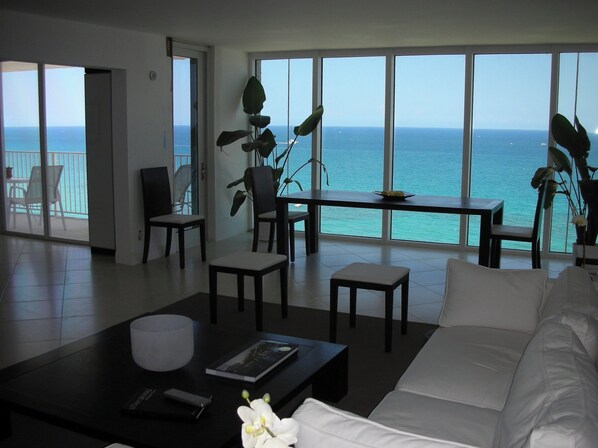 Smart-tv, dvd-spelare, kontor och datorskärmar