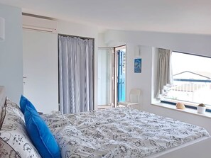 4 bedrooms, in-room safe, iron/ironing board, WiFi