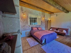4 bedrooms, iron/ironing board, travel cot, free WiFi