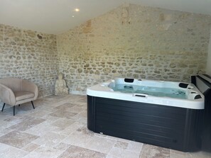 Interior - Domaine de Kiba Maison de Maitre. 4 Suites Idéal Pour Cousinade-familles-réunion (BARZAN)