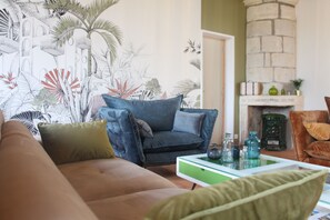 Interior - Domaine de Kiba Maison de Maitre. 4 Suites Idéal Pour Cousinade-familles-réunion (BARZAN)