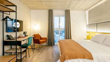 Penthouse, vista al mar | 1 habitación, espacio para trabajar con laptop y insonorización