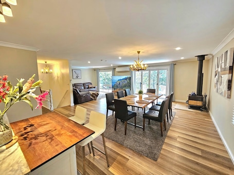 Interior. Luxury Mountain Retreat, 6 Bedroom, 3 Bathroom with Gym and Heated Swimming Pool