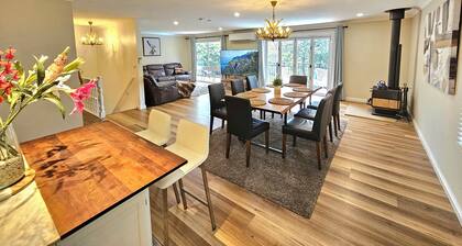 Luxury Mountain Retreat, 6 Bedroom, 3 Bathroom with Gym and Heated Swimming Pool