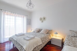 3 chambres, coffre-fort, lit de bébé portatif, accès au Wi-Fi (inclus)