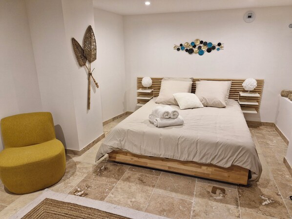 1 bedroom, iron/ironing board, WiFi, bed sheets - Appartement Cosy, en Intra- Muros, Situé à Proximité du Palais des Papes (Avignon)