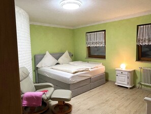 3 bedrooms, desk, free WiFi