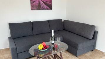 Standaard appartement, terras, uitzicht op zwembad | Woonruimte