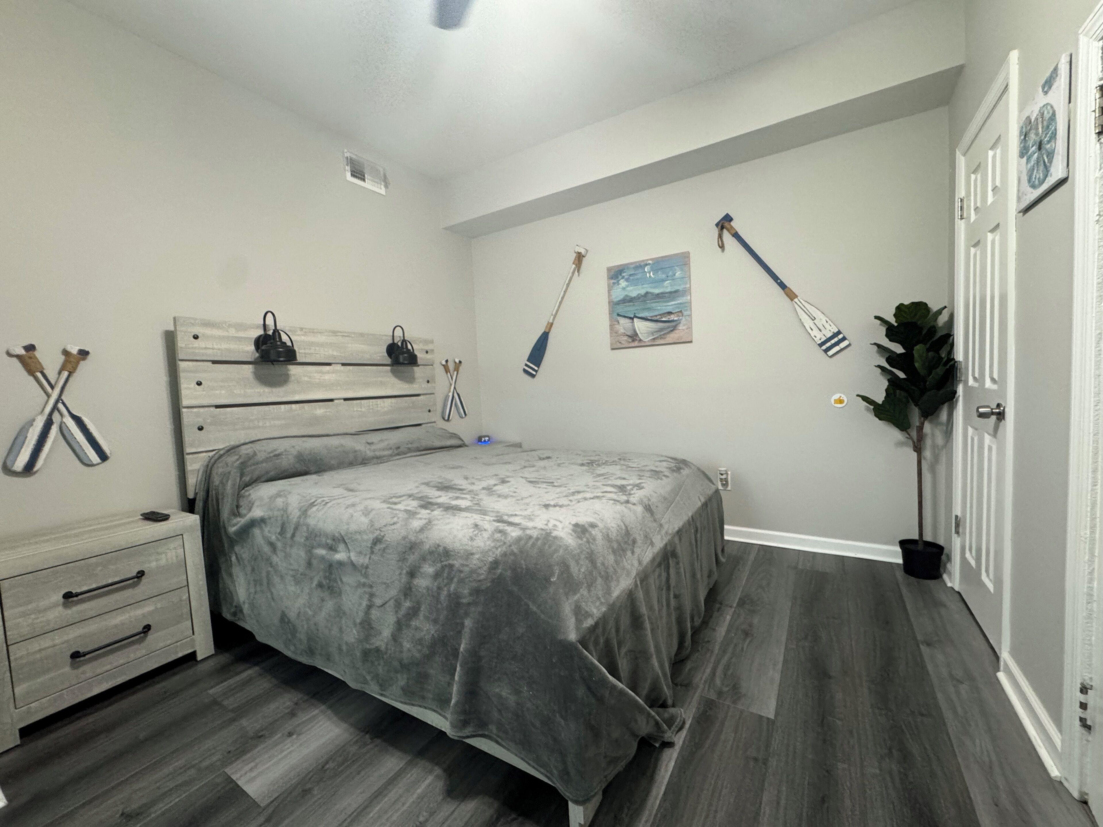 3 habitaciones, caja de seguridad en la habitación y escritorio 