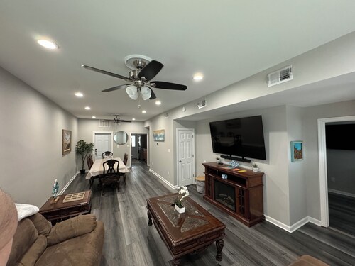 Charming 3 Bedroom, 1 Bath, Ground floor, 2 blocks from Ocean Gate Beach