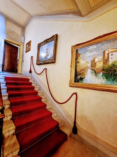 Enchanting 18th century villa with private parking a few km from Venice 