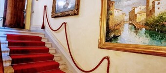 Enchanting 18th century villa with private parking a few km from Venice 