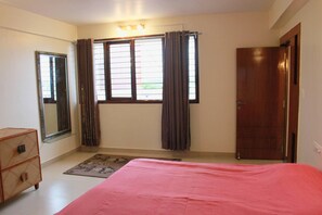 3 bedrooms, desk, WiFi, bed sheets - Luxury Living: Fully Furnished Penthouse with Panoramic Views (Bengaluru)