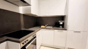 Appartement, 3 slaapkamers | Privékeuken | Een koelkast, een magnetron, een oven, een kookplaat