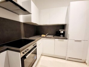 Apartment, 3 Bedrooms | Private kitchen | Fridge, microwave, oven, stovetop - Kienmayer Apartment Vienna (Vienna)