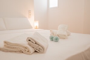 Iron/ironing board, free WiFi, bed sheets