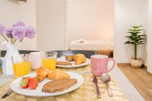 Dining - VisitVal flats. Apartamento 2 by Host Valencia (Valencia)