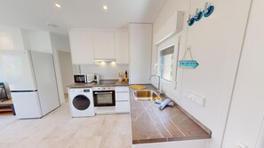 Køleskab, mikrobølgeovn, ovn, opvaskemaskine