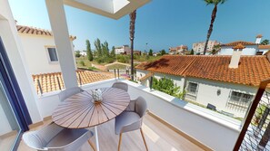 Outdoor dining - Sunset by ON Travel (Oliva)