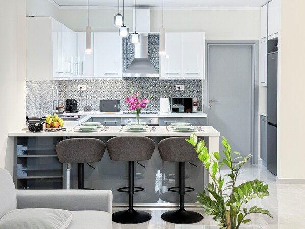 Fridge, microwave, oven, coffee/tea maker