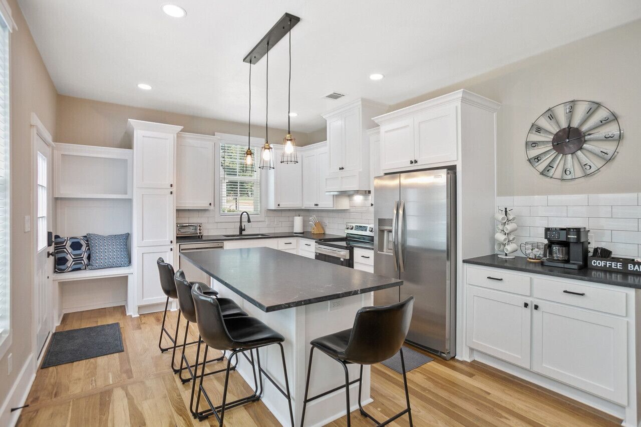 ثلاجة، ميكروويف، فرن، موقد طهي مسطح