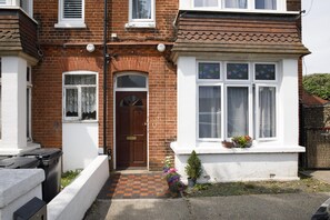 Exterior detail - Grove Apartment with Free on street Parking (Worthing)