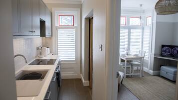 Frigorifero, microonde, lavastoviglie, tostapane